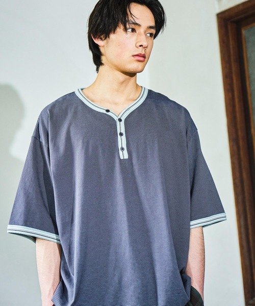 niko and...(ニコアンド)の「冷感ボーダーヘンリーネックTシャツ(Tシャツ/カットソー・メンズ・オフホワイト/ピンク/チャコール・MEDIUM/LARGE)」の2枚目の写真