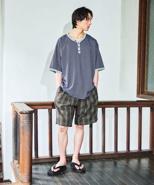 niko and...(ニコアンド)の「冷感ボーダーヘンリーネックTシャツ(Tシャツ/カットソー・メンズ・オフホワイト/ピンク/チャコール・MEDIUM/LARGE)」の8枚目の写真