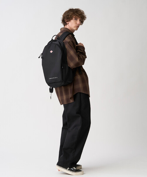 DANTON(ダントン)の「MONTAINVILLE 21 - Polyester Twill 21L Backpack(バックパック/リュック・レディース・グレー/オリーブ/ブラック・-)」の4枚目の写真