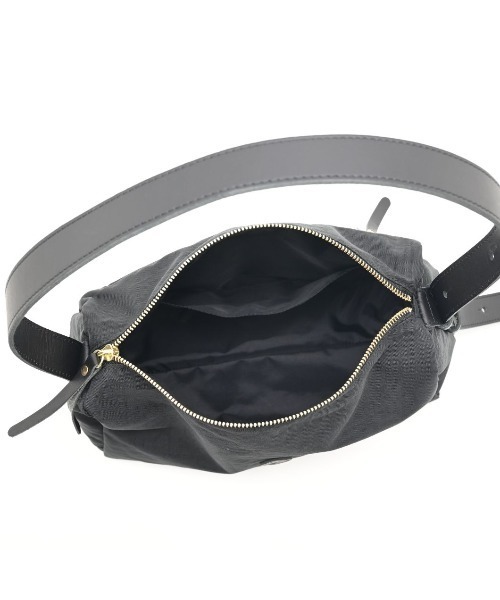 CLEDRAN(クレドラン)の「【軽量ナイロン×牛革】CL4025 LALI SQUARE HALF SHOULDER(ショルダーバッグ・レディース・ベージュ/ブラック/ブルーグレー・FREE)」の11枚目の写真