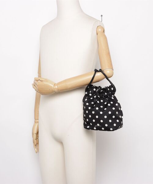 GANNI（ガニー）の「GANNI / ガニー：【レディース】Pouch Printed Nylon：B3010068[ANN]（ハンドバッグ・レディース・ブラック・FREE）」の5枚目の写真