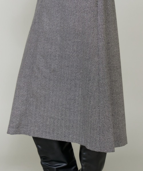 LE SOUK(ルスーク)の「ヘリンボーンミディ丈Aラインスカート(スカート・レディース・パープル/ブラック・11号/9号)」の3枚目の写真