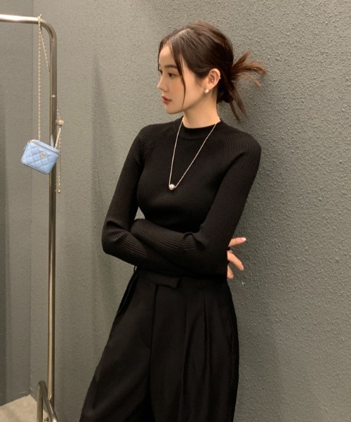 Aelina(エリナ)の「バックシングルブレスト長袖ニットトップス(ニット/セーター・レディース・グリーン/ブルー/ライトベージュ/ブラック・FREE)」の2枚目の写真
