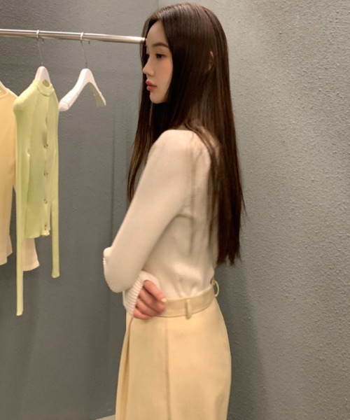 Aelina(エリナ)の「バックシングルブレスト長袖ニットトップス(ニット/セーター・レディース・グリーン/ブルー/ライトベージュ/ブラック・FREE)」の9枚目の写真