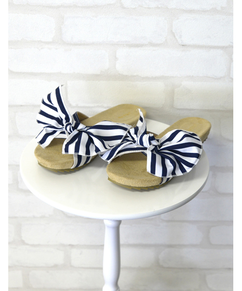 Re:EDIT（リエディ）の「【人気NO.1リラックスサンダル】フロントリボンコンフォートサンダルシューズ/フラットサンダル/シューズ[春夏新作][Re:EDIT/リエディ]（サンダル・レディース・ネイビー/ブラック/アイボリー/ホワイト系その他/ブラック系その他/シルバー/グレイッシュベージュ/ピンクベージュ/イエロー/レッド/グリーン/ホワイト×ブルー/ホワイト×ブラック・SMALL/X-SMALL/MEDIUM/XX-LARGE/X-LARGE/LARGE）」の4枚目の写真