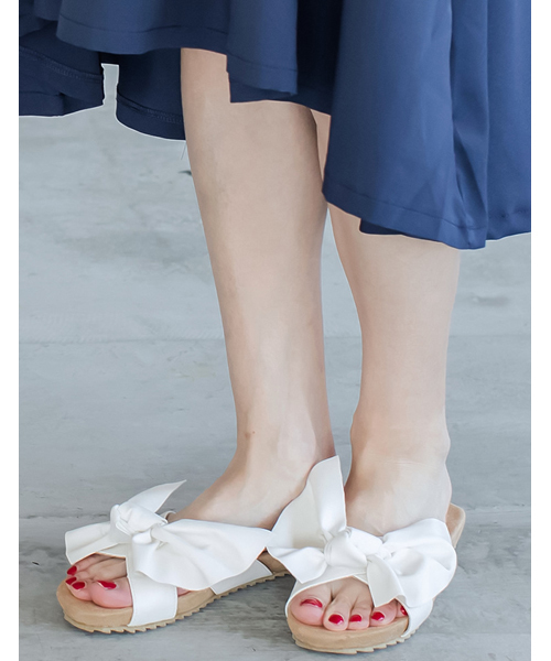 Re:EDIT（リエディ）の「【人気NO.1リラックスサンダル】フロントリボンコンフォートサンダルシューズ/フラットサンダル/シューズ[春夏新作][Re:EDIT/リエディ]（サンダル・レディース・ネイビー/ブラック/アイボリー/ホワイト系その他/ブラック系その他/シルバー/グレイッシュベージュ/ピンクベージュ/イエロー/レッド/グリーン/ホワイト×ブルー/ホワイト×ブラック・SMALL/X-SMALL/MEDIUM/XX-LARGE/X-LARGE/LARGE）」の5枚目の写真