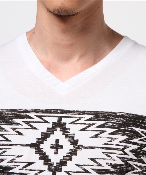 VENCEEXCHANGE（ヴァンスエクスチェンジ）の「オルテガパネルプリント半袖Tシャツ（Tシャツ/カットソー・メンズ・ホワイト/ブラック・LARGE/MEDIUM/SMALL）」の5枚目の写真