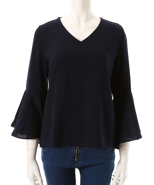 Color(カラー)の「Vネックラッフルスリーブブラウス(シャツ/ブラウス・レディース・ネイビー/ベビーピンク/グレー/ブラック/ベージュ/ホワイト・MEDIUM/SMALL)」の10枚目の写真