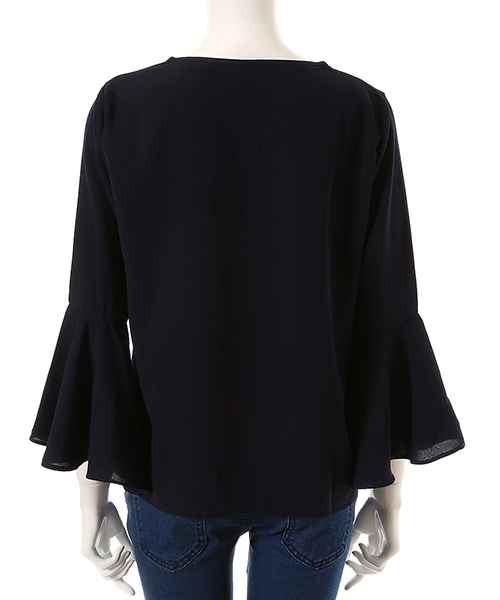 Color(カラー)の「Vネックラッフルスリーブブラウス(シャツ/ブラウス・レディース・ネイビー/ベビーピンク/グレー/ブラック/ベージュ/ホワイト・MEDIUM/SMALL)」の12枚目の写真