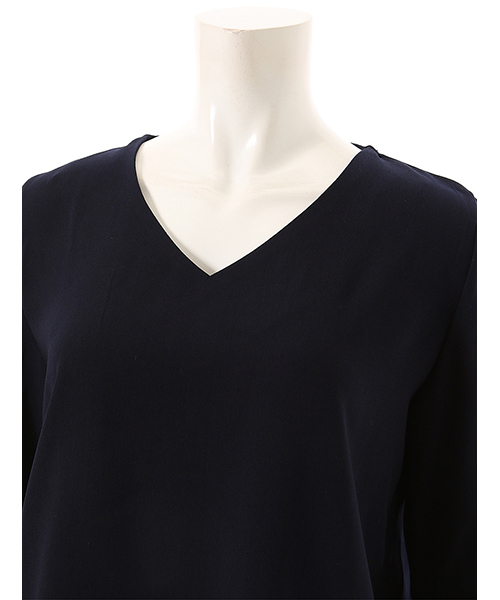 Color(カラー)の「Vネックラッフルスリーブブラウス(シャツ/ブラウス・レディース・ネイビー/ベビーピンク/グレー/ブラック/ベージュ/ホワイト・MEDIUM/SMALL)」の13枚目の写真