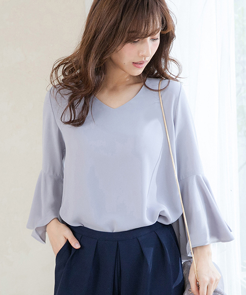 Color(カラー)の「Vネックラッフルスリーブブラウス(シャツ/ブラウス・レディース・ネイビー/ベビーピンク/グレー/ブラック/ベージュ/ホワイト・MEDIUM/SMALL)」の18枚目の写真