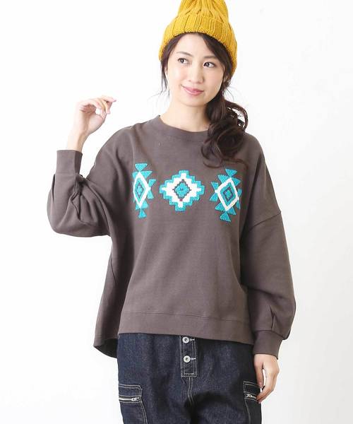 CUBE SUGAR(キューブシュガー)の「30/10裏毛サガラ刺繍ビッグクルー(スウェット・レディース・ホワイト/カーキ/チャコール・M)」の2枚目の写真
