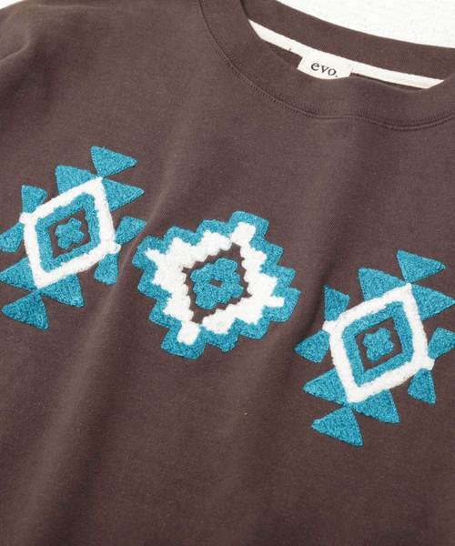 CUBE SUGAR(キューブシュガー)の「30/10裏毛サガラ刺繍ビッグクルー(スウェット・レディース・ホワイト/カーキ/チャコール・M)」の4枚目の写真