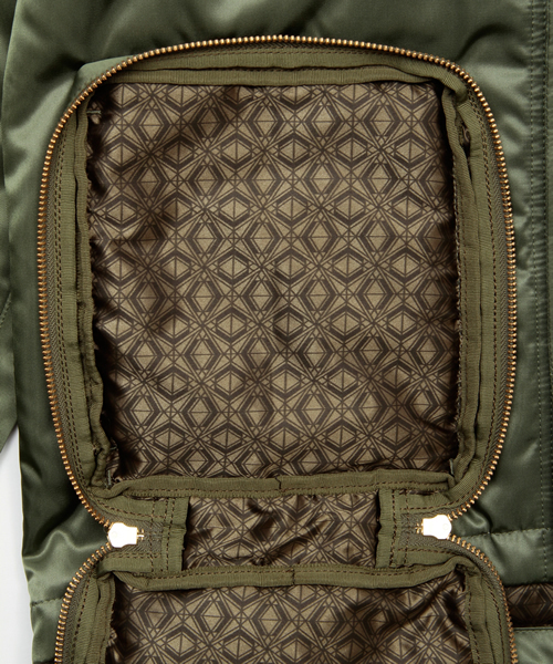 WHITE MOUNTAINEERING（ホワイトマウンテニアリング）の「White