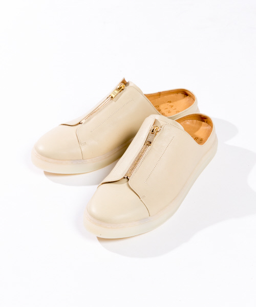 PAIRS IN PARIS（ペアーズインパリス）の「【ABAHOUSE×PAIRS IN PARIS/別注】ジップスリッポン（スニーカー・メンズ・アイボリー/ブラック・40/41/42）」の2枚目の写真