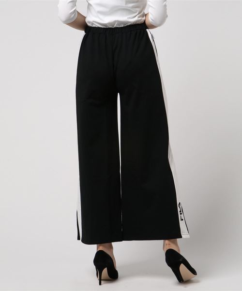 FILA（フィラ）の「＜ＦＩＬＡ＞サイドライン裏毛ワイドパンツ（その他パンツ・レディース・ブラック・MEDIUM/LARGE/X-LARGE）」の3枚目の写真