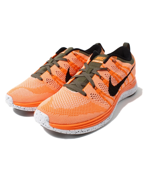 NIKE(ナイキ)の「2013夏モデル ナイキ フライニット ルナ WMNS NIKE FLYKNIT ONE+ 13SU(スニーカー・レディース・マルチ/レッド/ピンク/イエロー/オレンジ/ライトグリーン/ライトイエロー・23cm/23.5cm/24cm/24.5cm/25cm/25.5cm/26cm)」の6枚目の写真