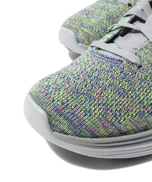 NIKE(ナイキ)の「2013夏モデル ナイキ フライニット ルナ WMNS NIKE FLYKNIT ONE+ 13SU(スニーカー・レディース・マルチ/レッド/ピンク/イエロー/オレンジ/ライトグリーン/ライトイエロー・23cm/23.5cm/24cm/24.5cm/25cm/25.5cm/26cm)」の12枚目の写真