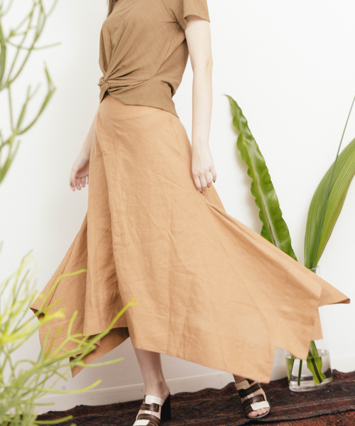 six voma(シックスヴォーマ)の「six voma ( シックスヴォーマ )/ リネン イレギュラー ヘムラインスカート Irregular Hem Line Skirt SV-14203(スカート・レディース・ベージュ/レッド・FREE)」の4枚目の写真