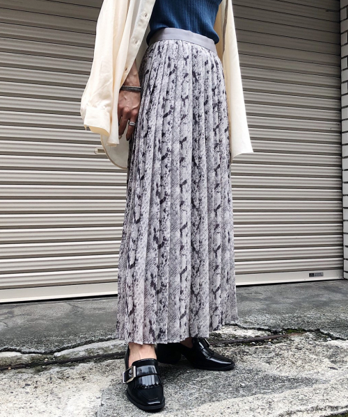 PAGEBOY（ページボーイ）の「アニマルプリーツフレアスカート（スカート・レディース・グレー系その他/ブラウン系その他/レオパード・FREE）」の4枚目の写真