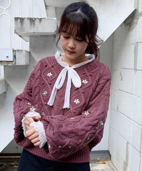 apres jour(アプレジュール)の「【2周年記念アイテム】ぽんぽん花刺繍ニット【ZOZOTOWN限定アイテム】(ニット/セーター・レディース・モカ/スモークピンク/ライトベージュ・フリー)」の4枚目の写真