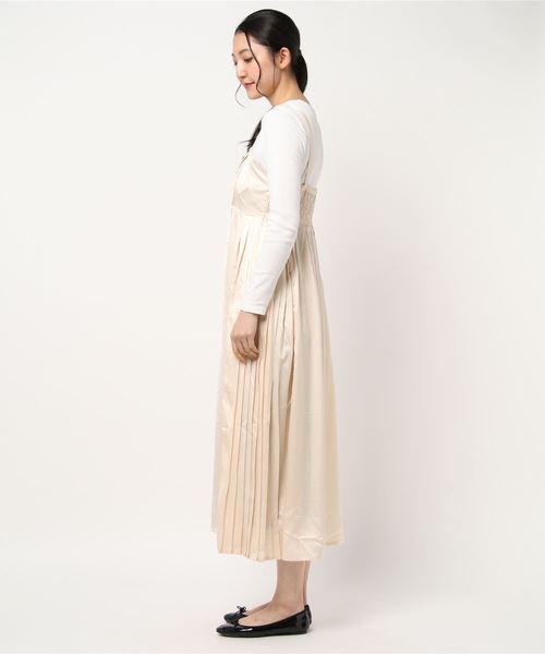 STYLEBLOCK（スタイルブロック）の「サテンサイドプリーツキャミソールワンピース（ワンピース・レディース・ライトベージュ/ミント/ベージュ/ブラック・M）」の5枚目の写真