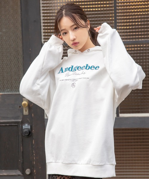 ANDGEEBEE(アンジービー)の「【UNISEX】エンブロイダリーロゴパーカー(パーカー)」|ホワイト