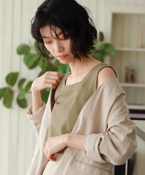 LAKOLE(ラコレ)の「スラブリブスクエアタンクトップ / LAKOLE(タンクトップ・レディース・カーキ/ベージュ/オフホワイト/スモーク・SMALL/MEDIUM)」の3枚目の写真