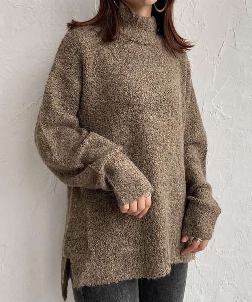 She's Closet(シーズクローゼット)の「モックネックサイドスリット入りローゲージニット(ニット/セーター・レディース・オフホワイト/モカ/チャコール/グレー・FREE)」の4枚目の写真