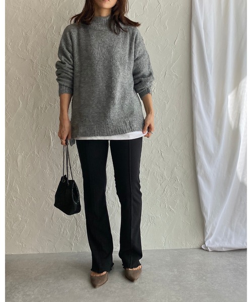She's Closet(シーズクローゼット)の「モックネックサイドスリット入りローゲージニット(ニット/セーター・レディース・オフホワイト/モカ/チャコール/グレー・FREE)」の5枚目の写真