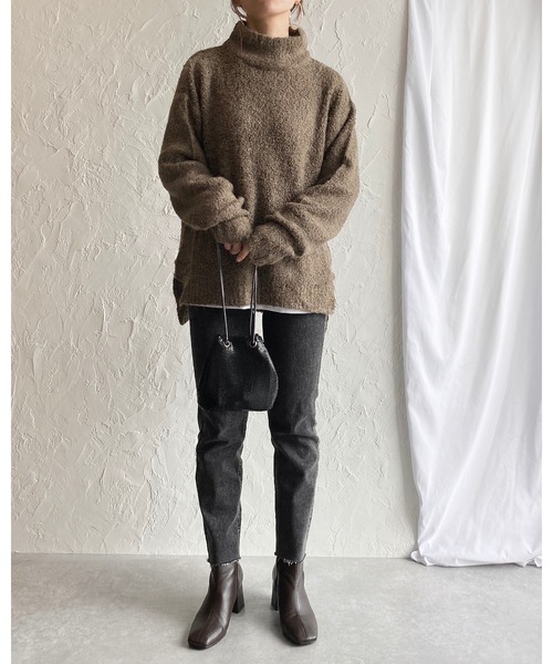 She's Closet(シーズクローゼット)の「モックネックサイドスリット入りローゲージニット(ニット/セーター・レディース・オフホワイト/モカ/チャコール/グレー・FREE)」の6枚目の写真