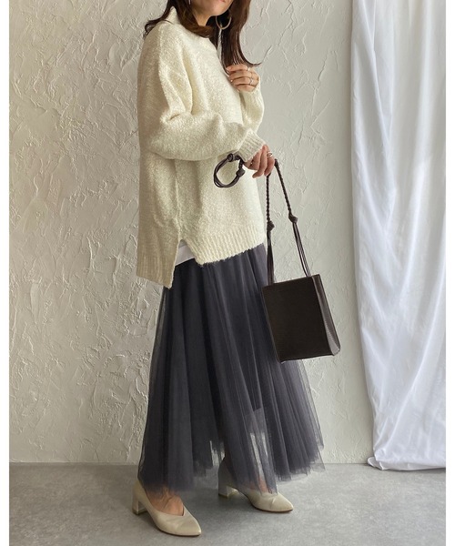 She's Closet(シーズクローゼット)の「モックネックサイドスリット入りローゲージニット(ニット/セーター・レディース・オフホワイト/モカ/チャコール/グレー・FREE)」の8枚目の写真