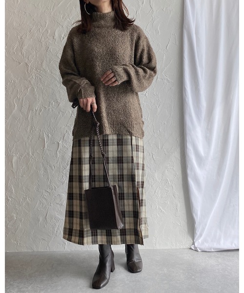 She's Closet(シーズクローゼット)の「モックネックサイドスリット入りローゲージニット(ニット/セーター・レディース・オフホワイト/モカ/チャコール/グレー・FREE)」の11枚目の写真