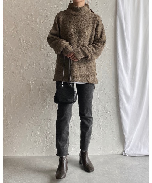 She's Closet(シーズクローゼット)の「モックネックサイドスリット入りローゲージニット(ニット/セーター・レディース・オフホワイト/モカ/チャコール/グレー・FREE)」の13枚目の写真
