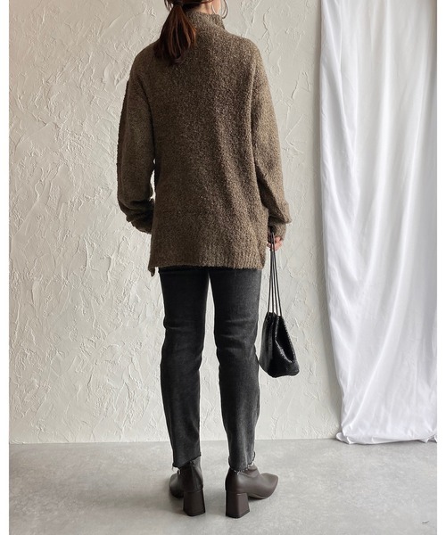 She's Closet(シーズクローゼット)の「モックネックサイドスリット入りローゲージニット(ニット/セーター・レディース・オフホワイト/モカ/チャコール/グレー・FREE)」の16枚目の写真