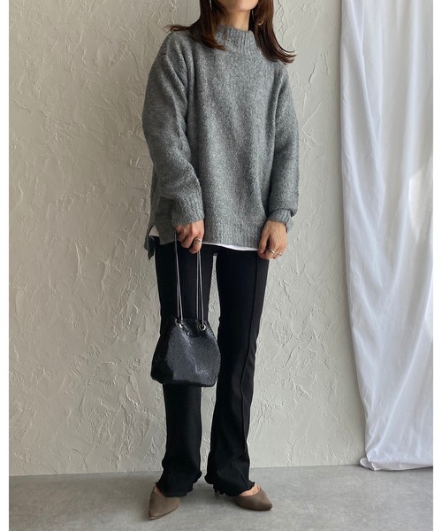 She's Closet(シーズクローゼット)の「モックネックサイドスリット入りローゲージニット(ニット/セーター・レディース・オフホワイト/モカ/チャコール/グレー・FREE)」の17枚目の写真