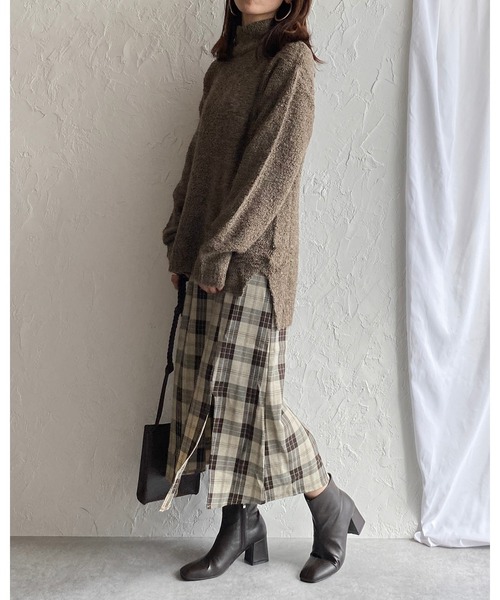 She's Closet(シーズクローゼット)の「モックネックサイドスリット入りローゲージニット(ニット/セーター・レディース・オフホワイト/モカ/チャコール/グレー・FREE)」の19枚目の写真