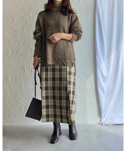 She's Closet(シーズクローゼット)の「モックネックサイドスリット入りローゲージニット(ニット/セーター・レディース・オフホワイト/モカ/チャコール/グレー・FREE)」の20枚目の写真