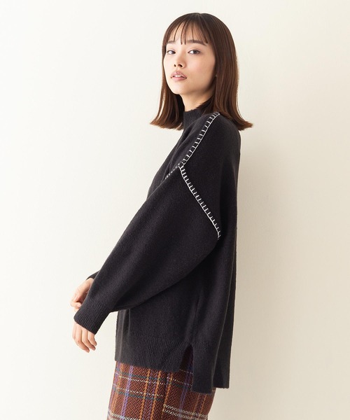 INNOCENT BLUE(イノセントブルー)の「【INNOCENT BLUE/イノセントブルー】ボトルネックステッチプルオーバーニット/セーター モックネック 配色のハンドステッチ(ニット/セーター・レディース・ライトグレー/ブラック/ブラウン/アイボリー・MEDIUM)」の6枚目の写真