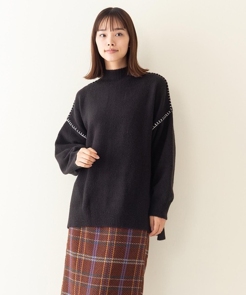 INNOCENT BLUE(イノセントブルー)の「【INNOCENT BLUE/イノセントブルー】ボトルネックステッチプルオーバーニット/セーター モックネック 配色のハンドステッチ(ニット/セーター・レディース・ライトグレー/ブラック/ブラウン/アイボリー・MEDIUM)」の5枚目の写真