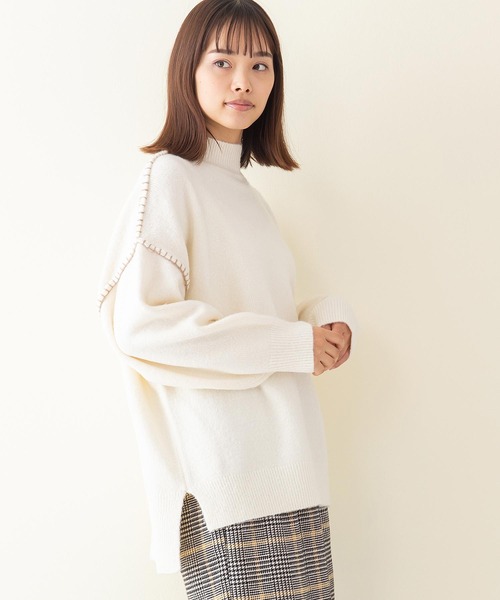 INNOCENT BLUE(イノセントブルー)の「【INNOCENT BLUE/イノセントブルー】ボトルネックステッチプルオーバーニット/セーター モックネック 配色のハンドステッチ(ニット/セーター・レディース・ライトグレー/ブラック/ブラウン/アイボリー・MEDIUM)」の12枚目の写真