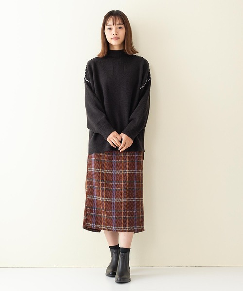 INNOCENT BLUE(イノセントブルー)の「【INNOCENT BLUE/イノセントブルー】ボトルネックステッチプルオーバーニット/セーター モックネック 配色のハンドステッチ(ニット/セーター・レディース・ライトグレー/ブラック/ブラウン/アイボリー・MEDIUM)」の13枚目の写真