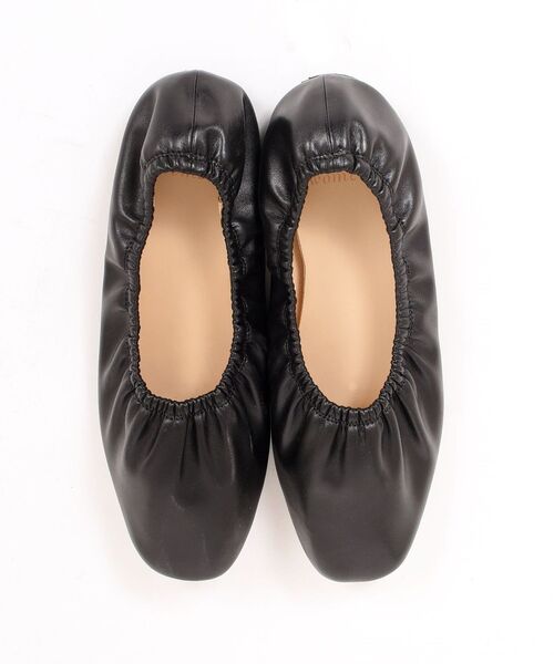 SHIPS（シップス）の「【WEB限定】フェイクレザーギャザーシューズ 22.5~25.5◇（パンプス・レディース・ブラック/オフホワイト/シルバー・80/85/70/60/65/75/55）」の5枚目の写真