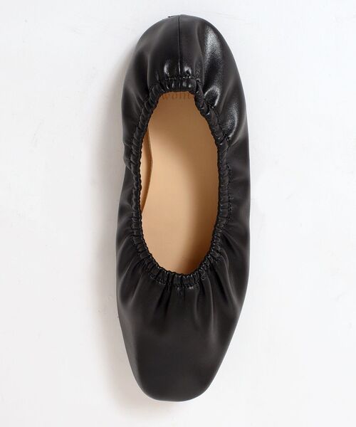 SHIPS（シップス）の「【WEB限定】フェイクレザーギャザーシューズ 22.5~25.5◇（パンプス・レディース・ブラック/オフホワイト/シルバー・80/85/70/60/65/75/55）」の6枚目の写真