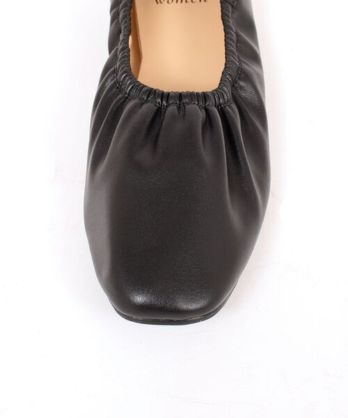 SHIPS（シップス）の「【WEB限定】フェイクレザーギャザーシューズ 22.5~25.5◇（パンプス・レディース・ブラック/オフホワイト/シルバー・80/85/70/60/65/75/55）」の8枚目の写真