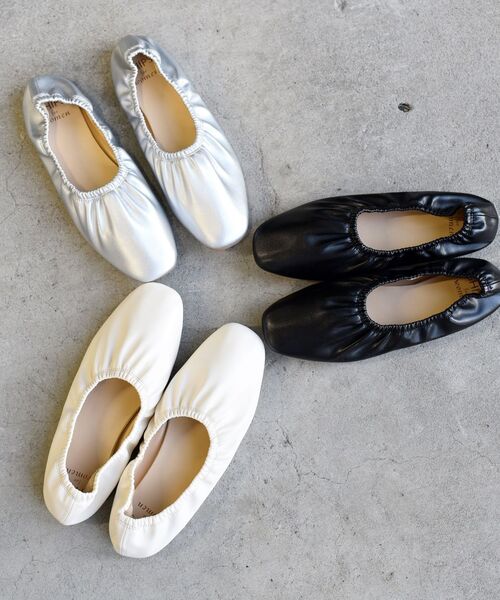 SHIPS（シップス）の「【WEB限定】フェイクレザーギャザーシューズ 22.5~25.5◇（パンプス・レディース・ブラック/オフホワイト/シルバー・80/85/70/60/65/75/55）」の17枚目の写真