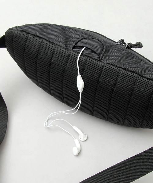 Mark Gonzales(マーク・ゴンザレス)の「1680D バリスティックポリエステル / ウエストポーチ / 大きめ(ボディバッグ/ウエストポーチ・メンズ・ブラック・FREE)」の15枚目の写真