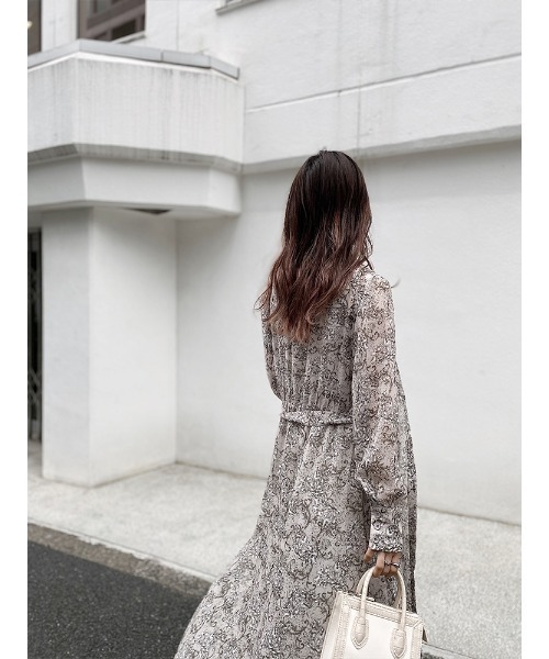 ENVYM(アンビー)の「ラウンドヘムペイズリーガウン(その他アウター・レディース・ブラック/ベージュ・FREE)」の7枚目の写真