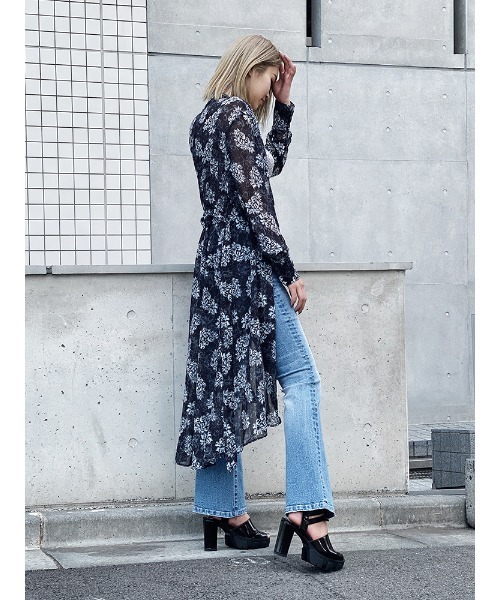 ENVYM(アンビー)の「ラウンドヘムペイズリーガウン(その他アウター・レディース・ブラック/ベージュ・FREE)」の17枚目の写真