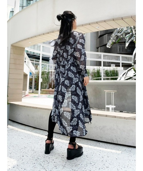 ENVYM(アンビー)の「ラウンドヘムペイズリーガウン(その他アウター・レディース・ブラック/ベージュ・FREE)」の20枚目の写真